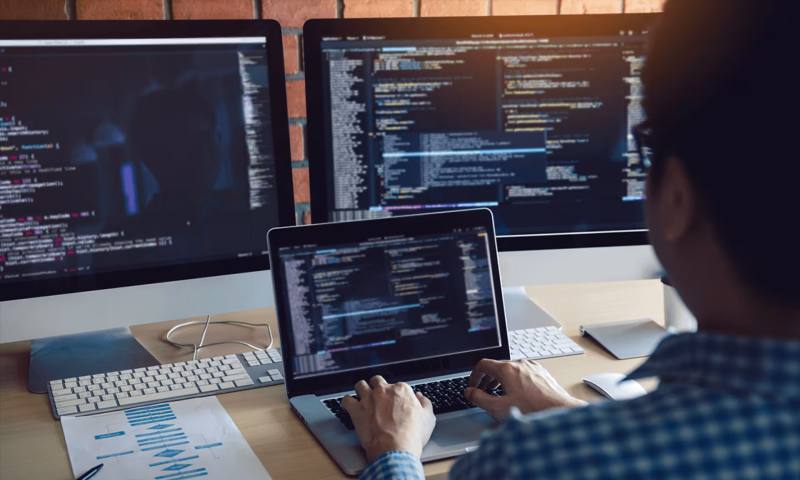 数据科学选型：R与Python如何赋能江海区网站建设？
